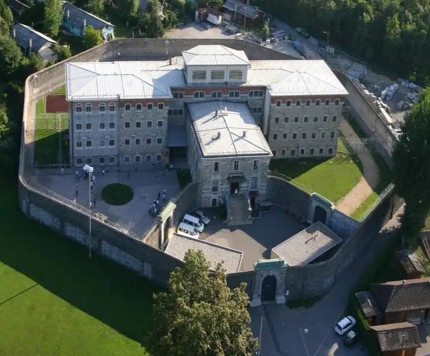 Maintien en exploitation d'un centre pénitencier de 1905
