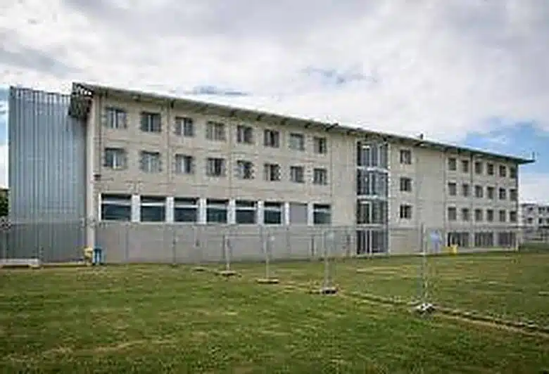 Extensions des prisons la Croisée et Colonie